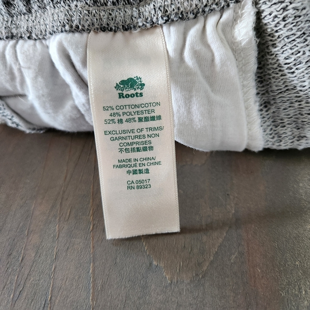 Roots Salt & Pepper Heathered Fleece Sweatshorts - Size XS - Picture 7 of 8